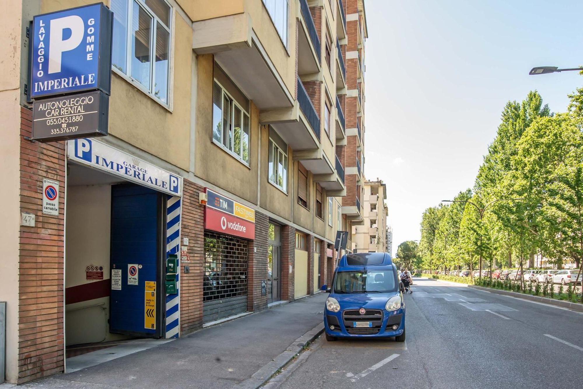 Lusa Suite With Free Private Parking Florens Exteriör bild